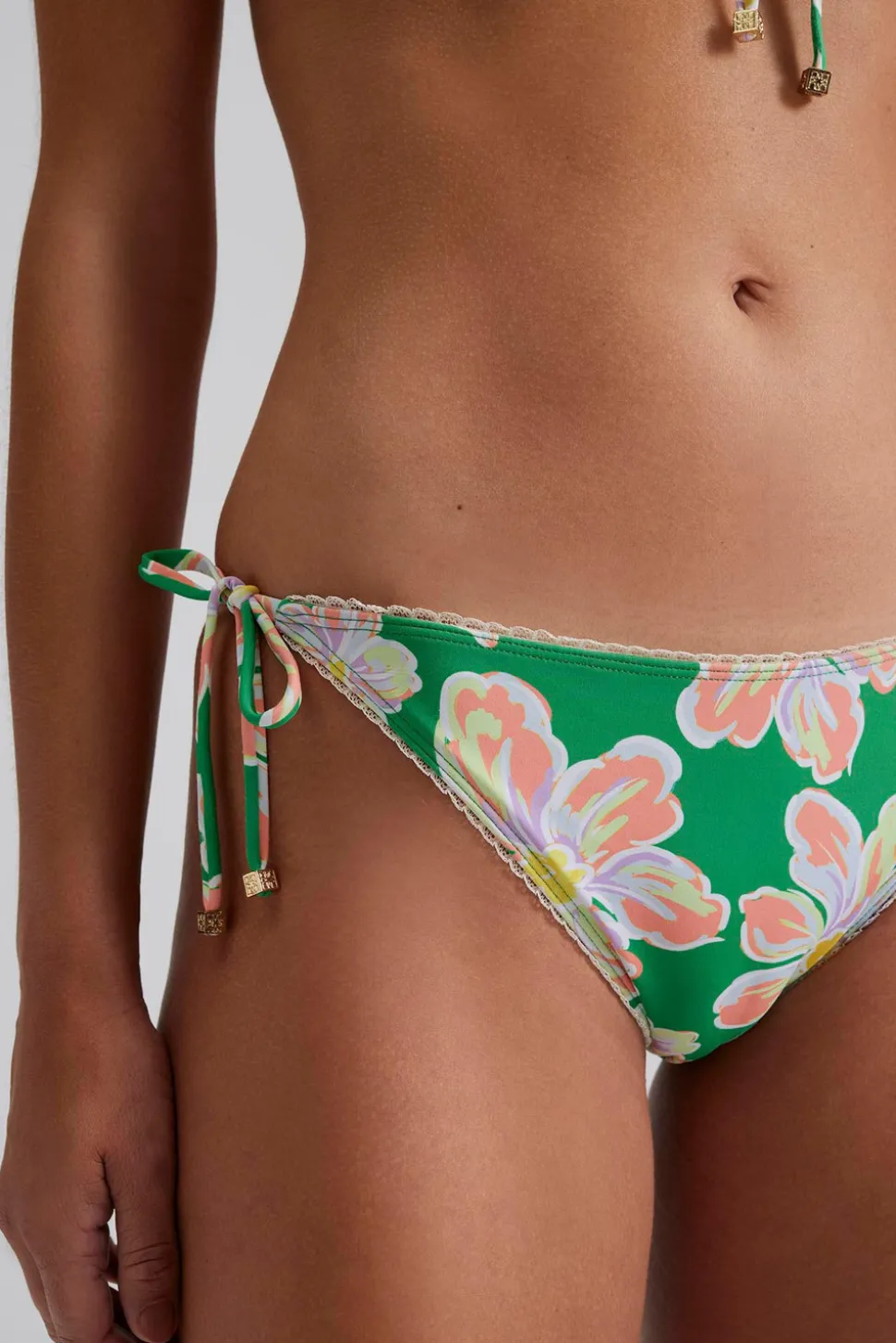 Fleurine bikinitrosa