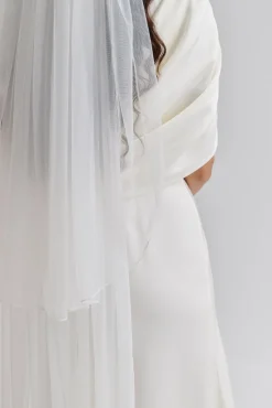 Klassisk slöja med släp