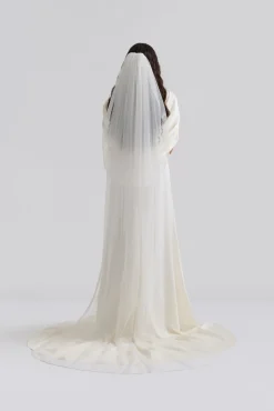 Klassisk slöja med släp