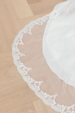 Lång slöja med spetskant